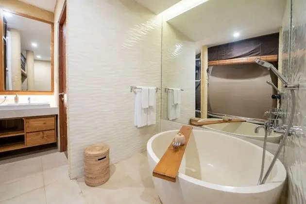 Luxury Glamping with Bathtub