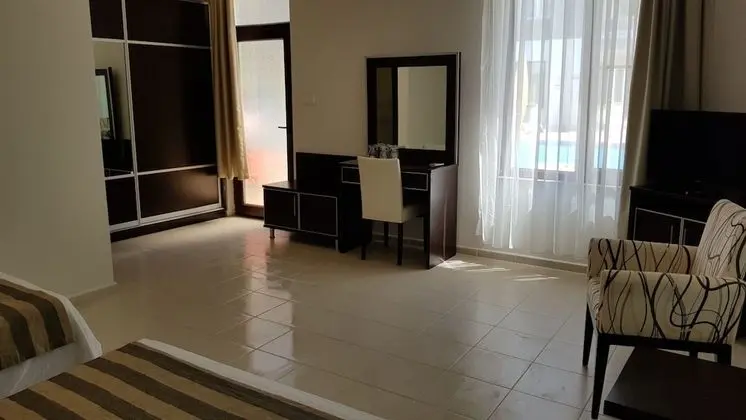 Üç Kişilik Oda, Birden Çok Yatak, Havuz Kenarı