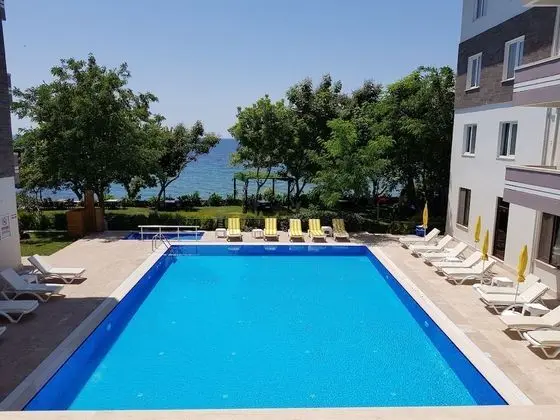 Üç Kişilik Oda, Birden Çok Yatak, Havuz Kenarı