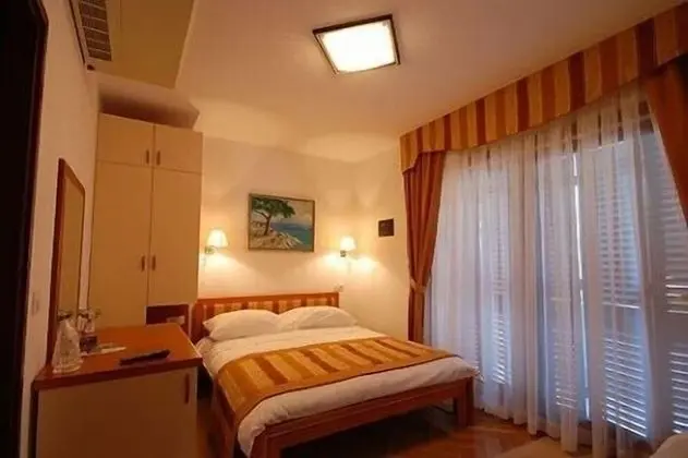 Standard Tek Büyük veya İki Ayrı Yataklı Oda, Balkon