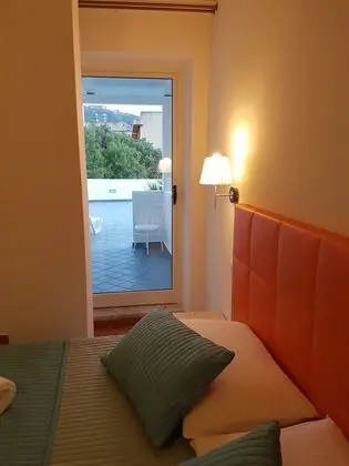 Tek Büyük veya İki Ayrı Yataklı Oda, Deniz Manzaralı