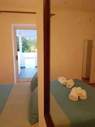 Tek Büyük veya İki Ayrı Yataklı Oda, Deniz Manzaralı