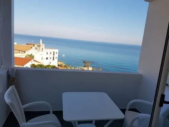Tek Büyük veya İki Ayrı Yataklı Oda, Deniz Manzaralı