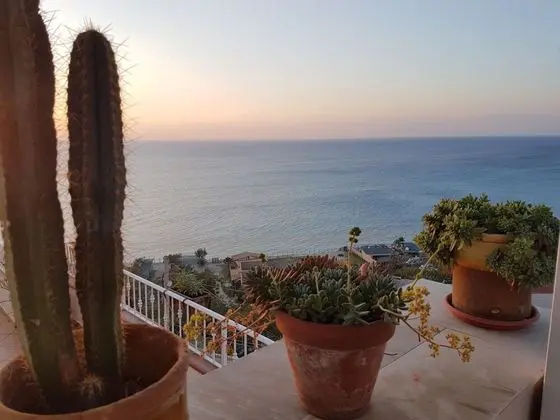 Tek Büyük veya İki Ayrı Yataklı Oda, Deniz Manzaralı