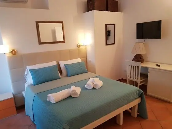 Tek Büyük veya İki Ayrı Yataklı Oda, Deniz Manzaralı