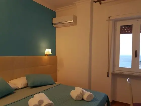 Tek Büyük veya İki Ayrı Yataklı Oda, Deniz Manzaralı