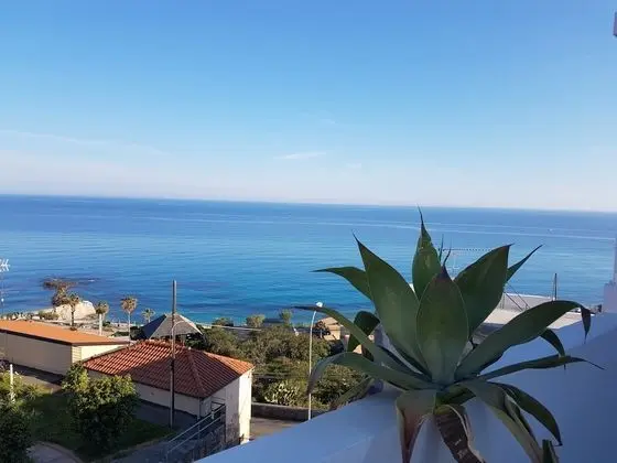 Tek Büyük veya İki Ayrı Yataklı Oda, Deniz Manzaralı