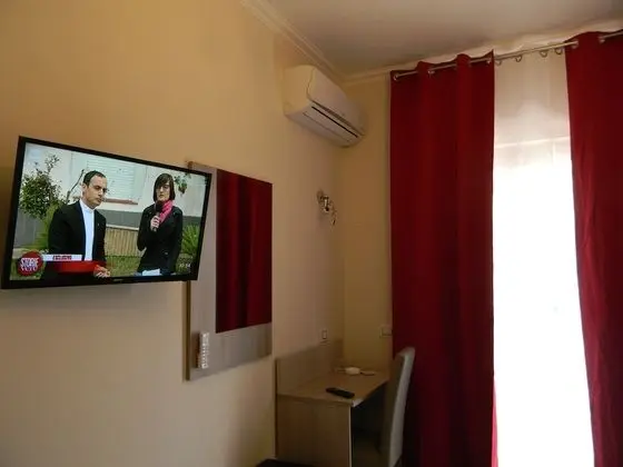 Büyük Yataklı Tek Kişilik Oda
