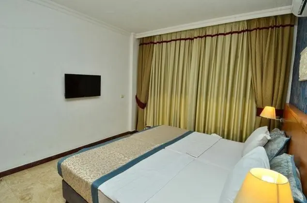 Deluxe Oda, Havuz veya Bahçe Manzaralı