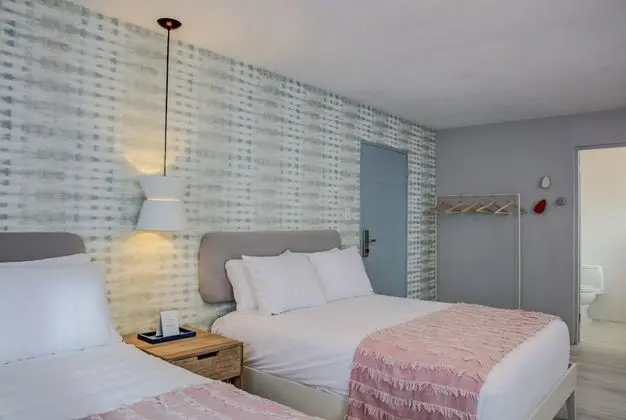 Traditional Tek Büyük Yataklı Oda