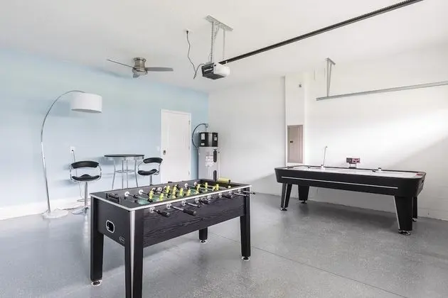 Ev (Champions Gate Resort, Game room, the)