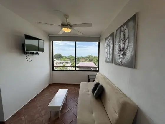 Deluxe Stüdyo, 1 Yatak Odası, Küçük Mutfak, Bahçe Manzaralı (3rd Level-No Elevator)