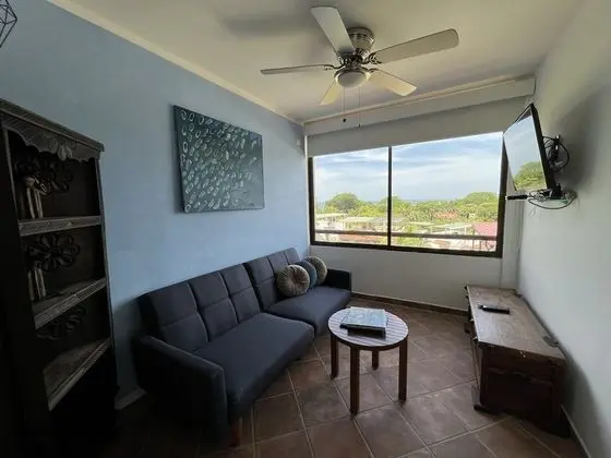Deluxe Stüdyo, 1 Yatak Odası, Küçük Mutfak, Bahçe Manzaralı (3rd Level-No Elevator)