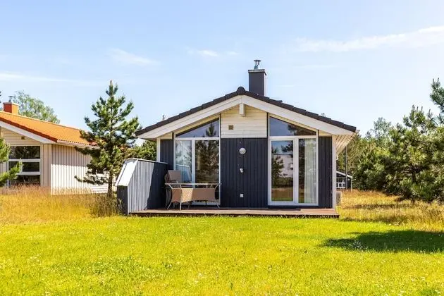 AMAZONIA House Standard, Parking in front of the house