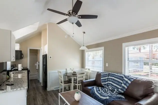 Premium Loft Cottage 2 Bedroom (No Pets, Linens Include)