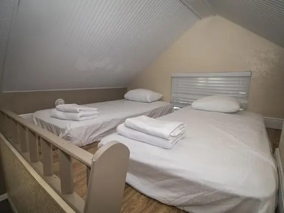 Standard Loft Cottage (Pets Allowed,  Linens Include)
