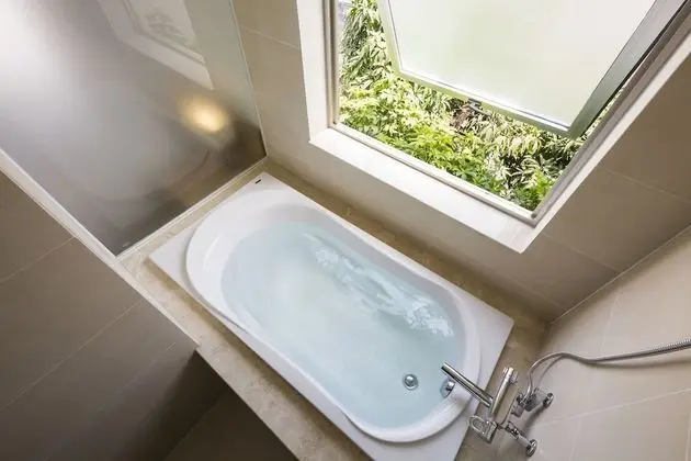 Deluxe Tek Büyük Yataklı Oda, Küvet