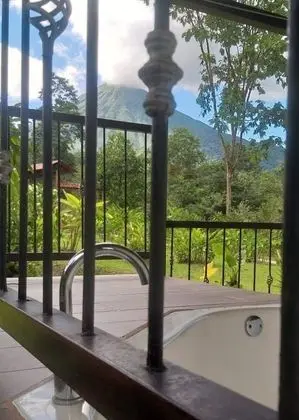 Tropical Villa With Jacuzzi