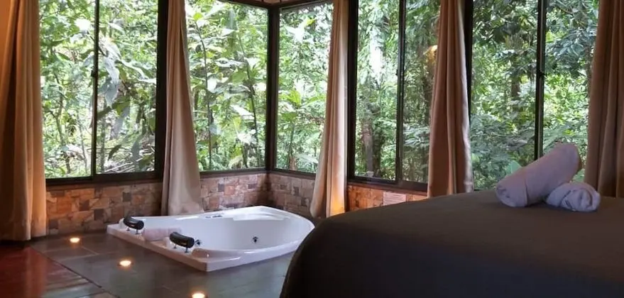 Tropical Suite With Jacuzzi