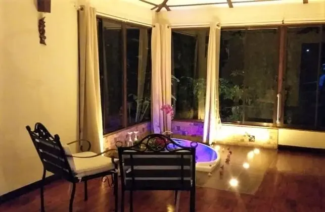 Tropical Suite With Jacuzzi