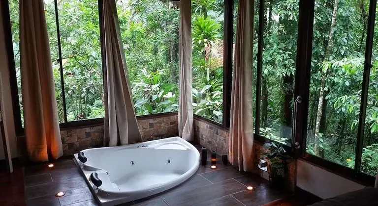 Tropical Suite With Jacuzzi