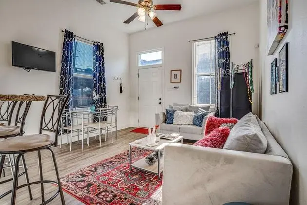 Ev (Tropical Treme Home Mins to the Frenc)