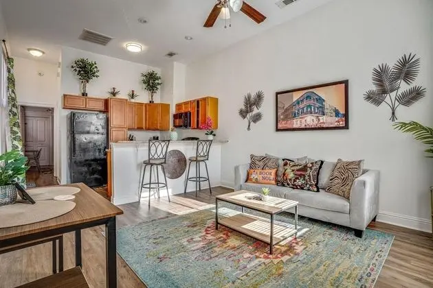 Ev (Tropical Treme Home Mins to the Frenc)