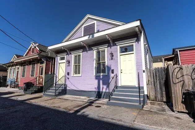 Ev (Tropical Treme Home Mins to the Frenc)