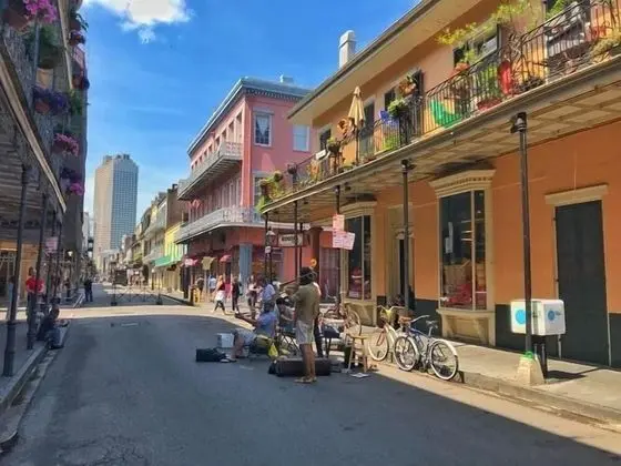 Ev (Tropical Treme Home Mins to the Frenc)