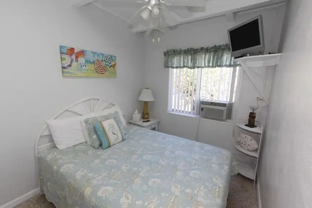 Standard Studio, Shower Only, Mini Fridge, Microwave