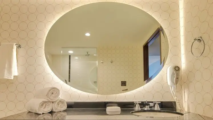 CHELSEA ONE BEDROOM SUITE 1 KING NON-SMOKING