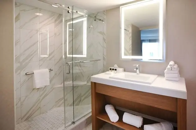 NORTH DELUXE ROOM 2 QUEEN NON-SMOKING