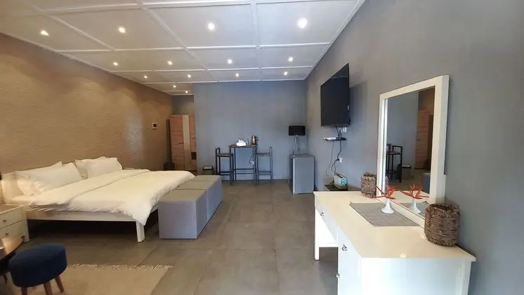 Deluxe Tek Büyük Yataklı Oda, 1 En Büyük (King) Boy Yatak, Havuz Manzaralı