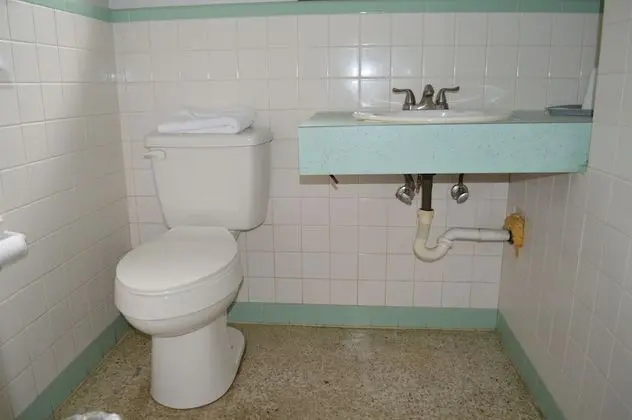 Oda, 2 Çift Kişilik Yatak, Küçük Mutfak