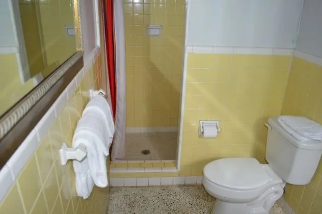 Oda, 2 Çift Kişilik Yatak, Küçük Mutfak