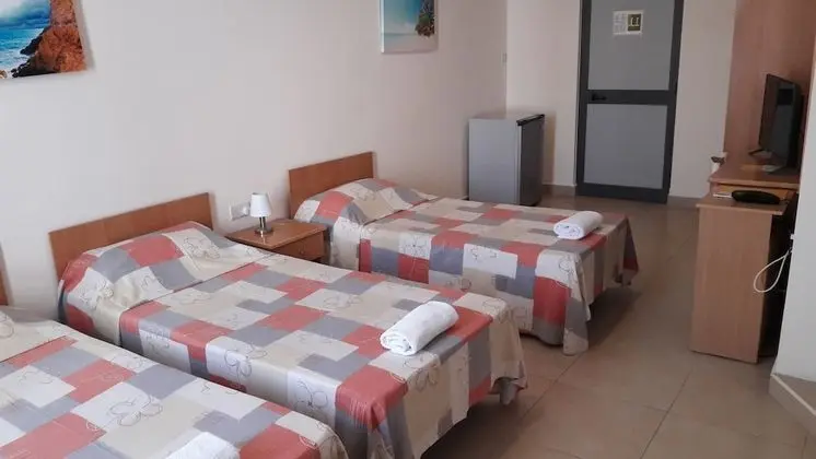 Üç Kişilik Oda
