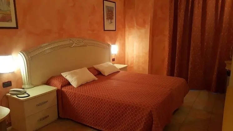 Büyük Yataklı Tek Kişilik Oda