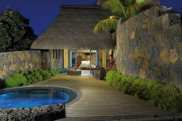 Beachfront Pool Suite