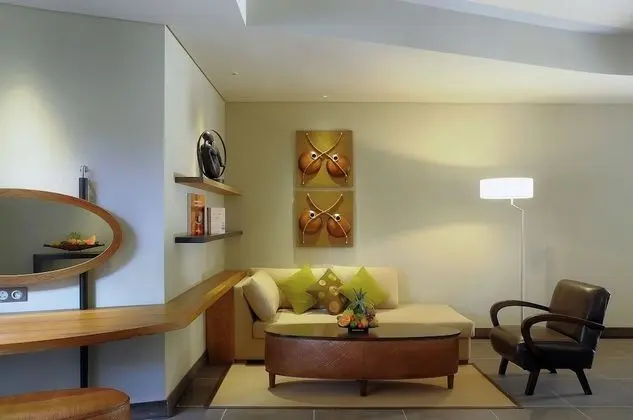 Beachfront Pool Suite