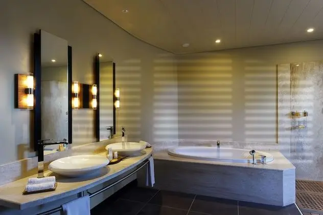 Beachfront Pool Suite