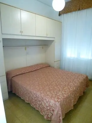 Büyük Yataklı Tek Kişilik Oda (1 beach umbrella, 2 sun beds)