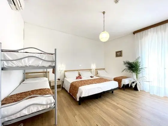 Dört Kişilik Oda (1 beach umbrella, 2 sun beds)