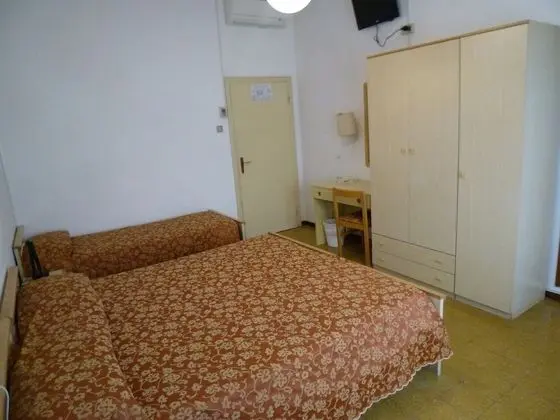 Üç Kişilik Oda (1 beach umbrella, 2 sun beds)