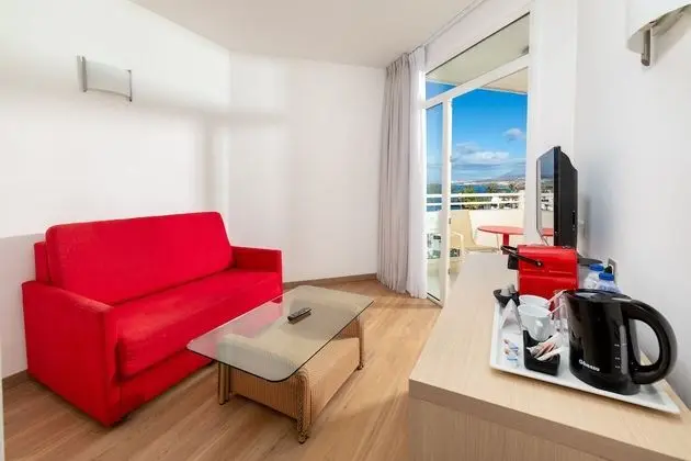 Junior Oda, Balkon
