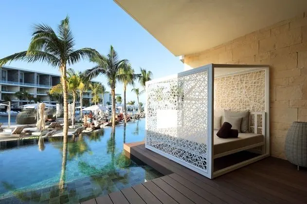 Junior Suite Swim Up Single Use