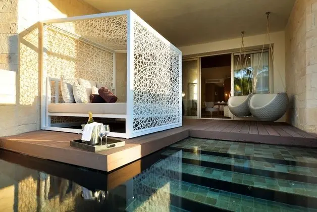 Junior Suite Swim Up Single Use