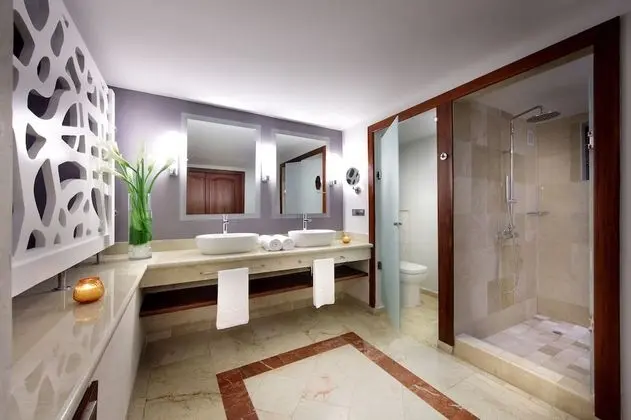 Junior Suite Poolside