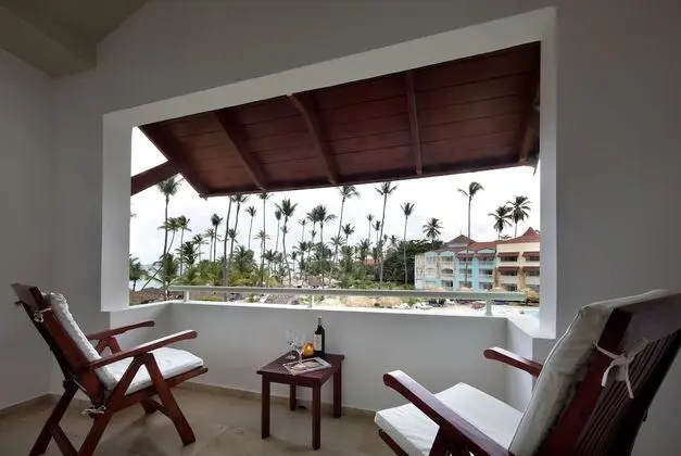 Junior Suite Poolside