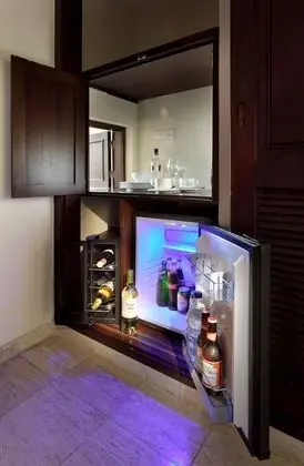 Romance Suite Poolside