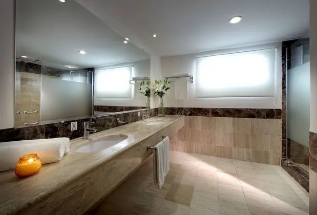 Romance Suite Poolside